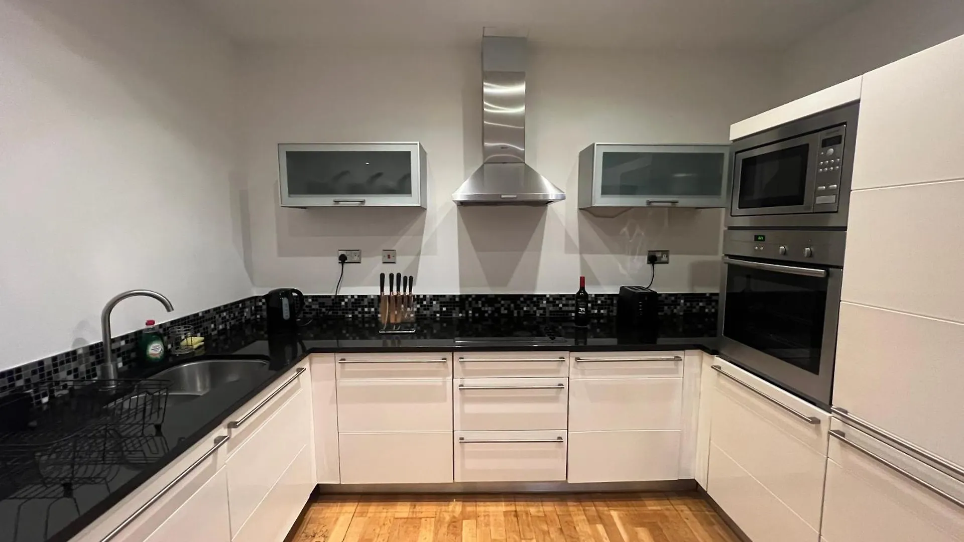 Panoramic View In Canary Wharf Penthouse Londres